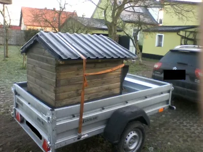 Przekazanie nowych bud dla psów w Mostkach i Sieniawie